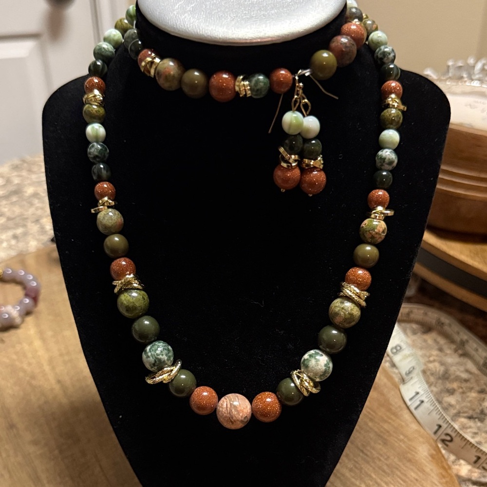 Elegant Multicolor Natural Stone Necklace Set
